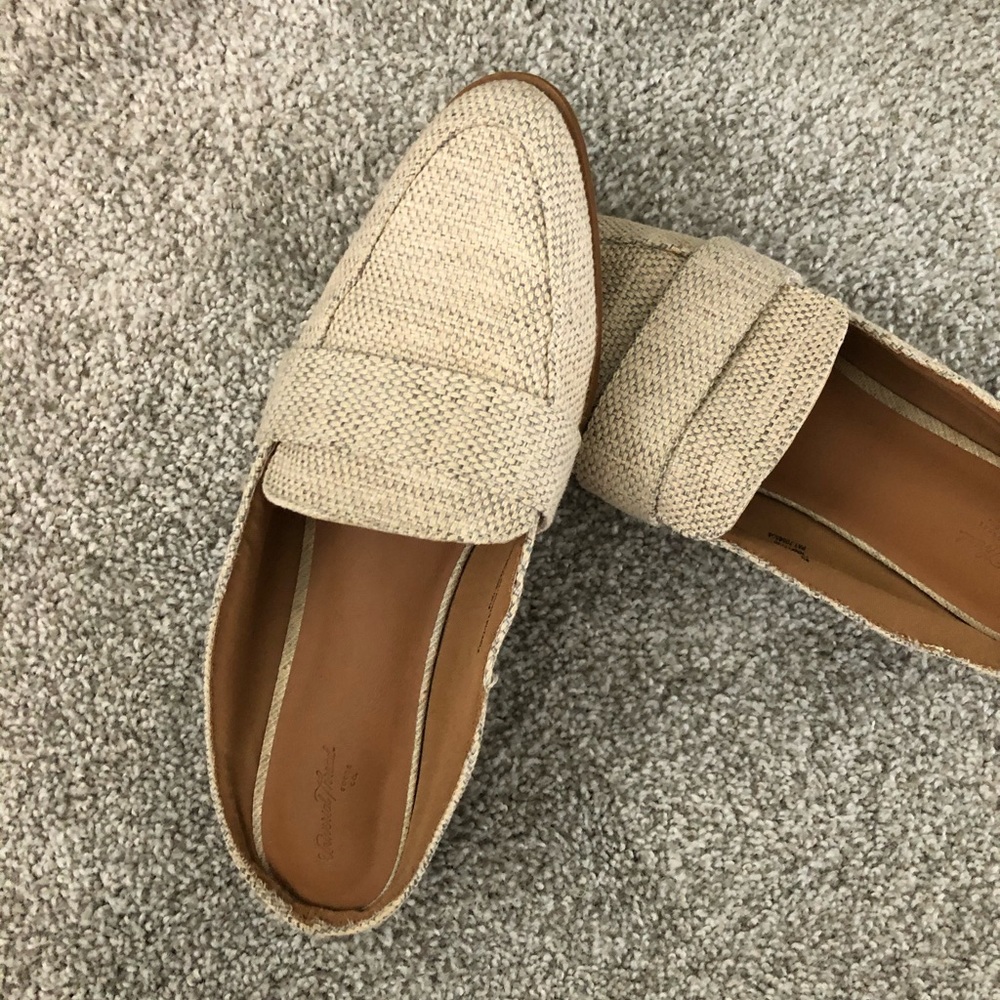 Beige textured mules